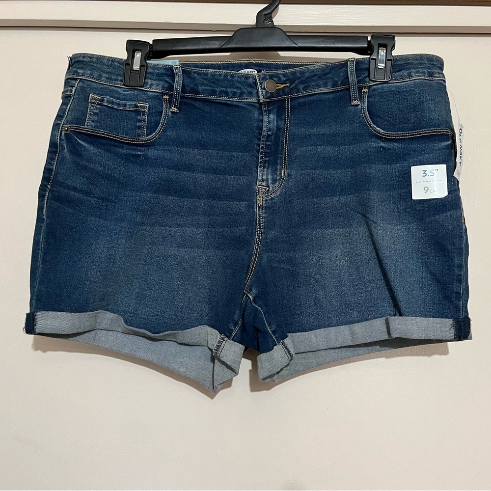 BRAND NEW DENIM SHORTS, Size 16